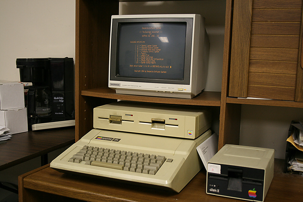 Четвертое поколение ЭВМ ИБМ. Компьютер IBM 1970. Четвертое поколение ЭВМ IBM PC. Мини -ЭВМ «электроника-82».