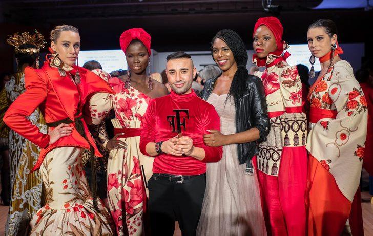 Türk Modacı Londra Moda Haftası’nda Nostaljik Türk Perdeleriyle Birincilik Kazandı 1