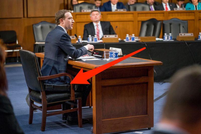 Mark Zuckerberg’in İfade Verirken Kullandığı ‘Koltuk Desteği’ Ne Anlatıyor? 8hdjk5 - Mark Zuckerberg’in İfade Verirken Kullandığı ‘Koltuk Desteği’ Ne Anlatıyor?