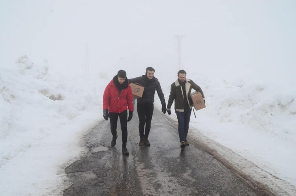 İstanbul Üniversitesi Öğrencileri Karda Kışta Bitlis'teki Köy Okullarına Yardım Götürdü 2