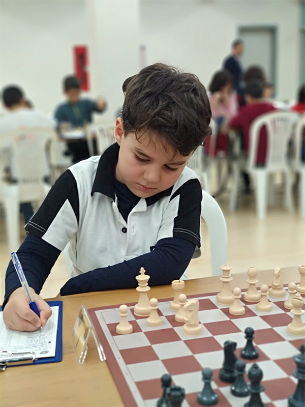 8 Yaşındaki Yağız Kaan Erdoğmuş, Satrançta Avrupa Şampiyonu Oldu 2