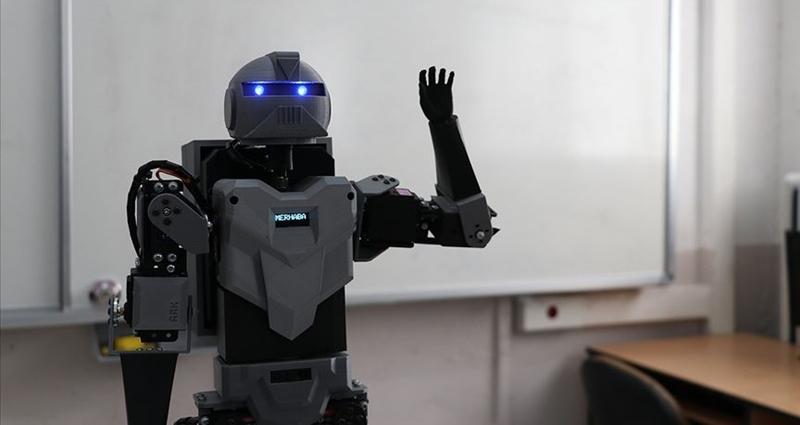 Denizli’de Okuyan Lise Öğrencileri Tasarımları Kendilerine Ait İnsansı Robot Tasarladı 1