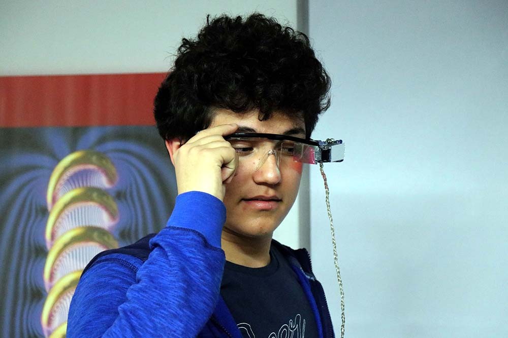 İşitme Engelliler İçin Alt Yazılı Gözlük Geliştiren Lise Öğrencileri: Ömer Biçen ve Dağhan Akyürek 3