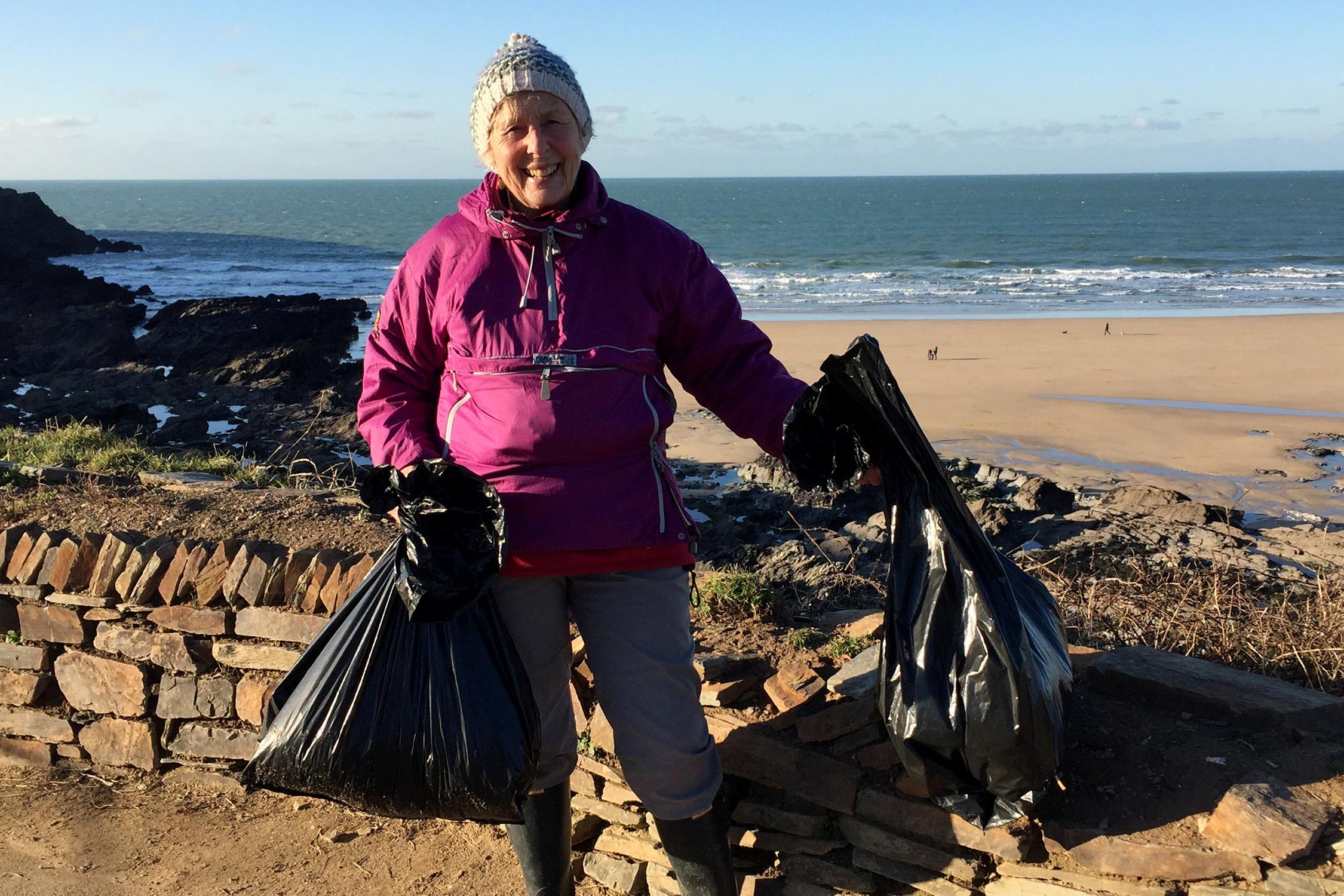 1 Yılda 52 Plaj Temizleyen 70 Yaşındaki Çevre Dostu İnsan: Pat Smith 3