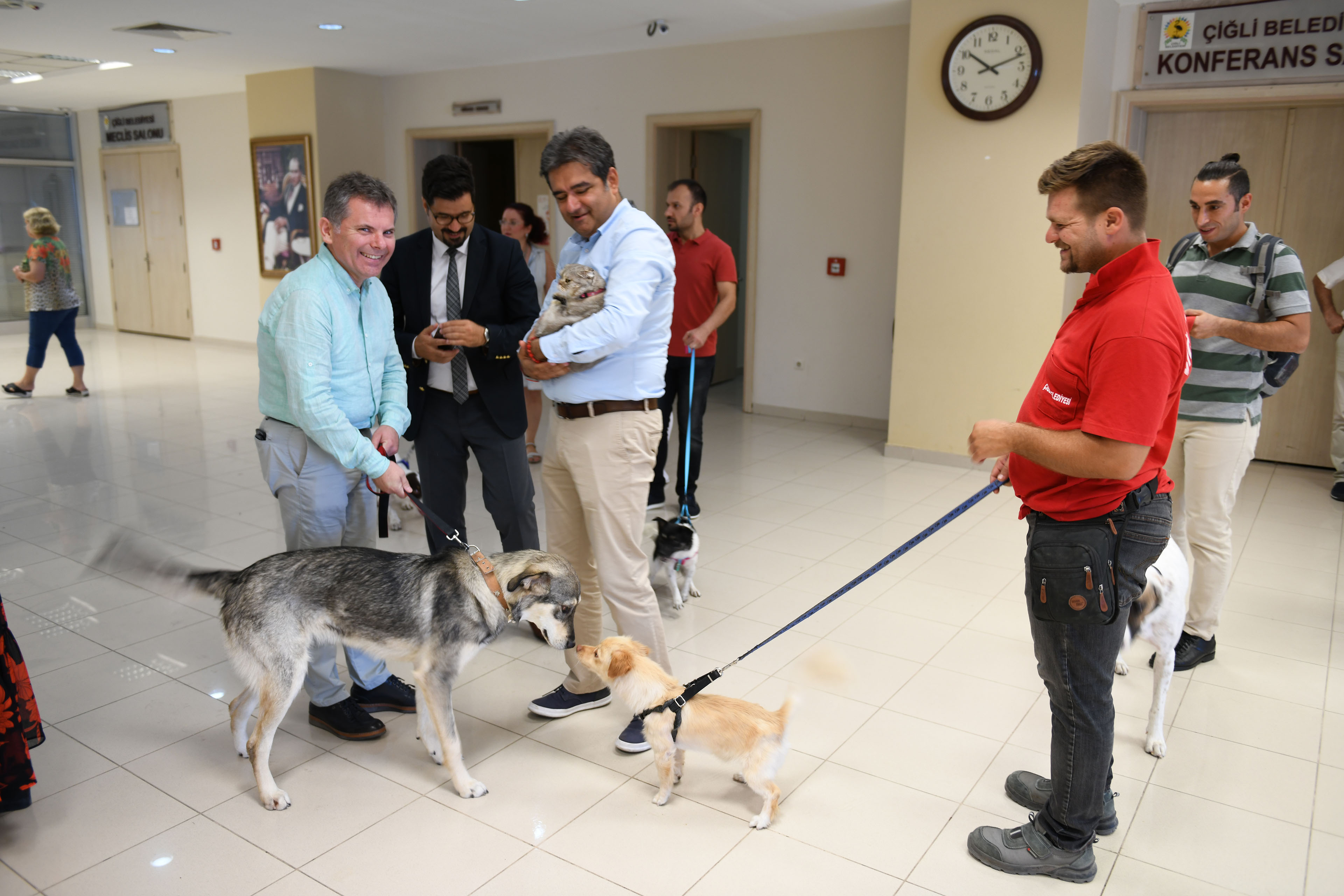 Çiğli Belediyesi’nde Patili Bir Gün: Çalışanlar Ayda Bir Kez Evcil Hayvanlarıyla İşe Gelecek 2