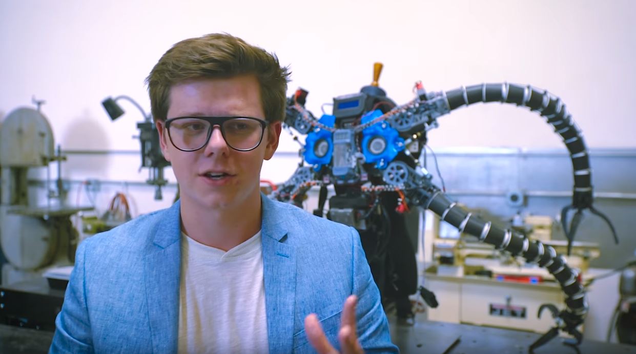 19 Yaşındaki Bitcoin Milyoneri Erik Finman, Doktor Octopus Kostümü Geliştirdi