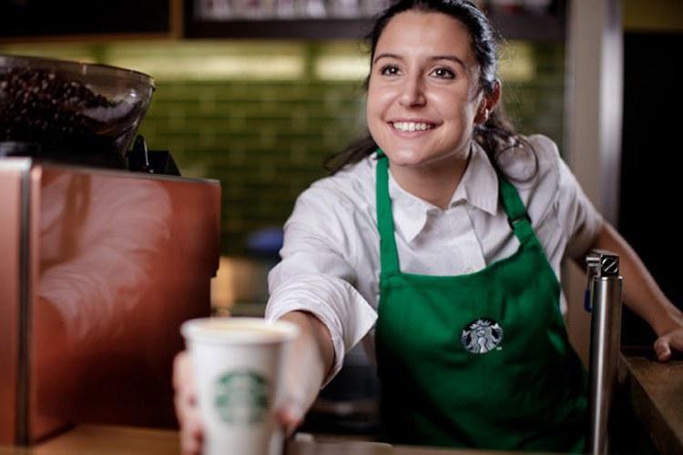 Starbucks’ta 378 Kişinin Birbirine Kahve Ismarladığı İlginç Günün Hikayesi