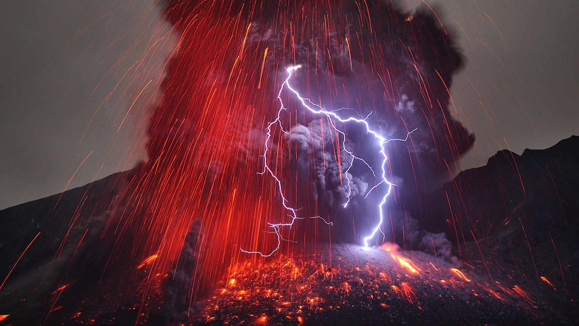 Volkanik patlamalar sırasında neden yıldırımlar oluşur?