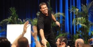 Başarılı İnsanların Yol Göstericisi Tony Robbins’den 6 Tavsiye