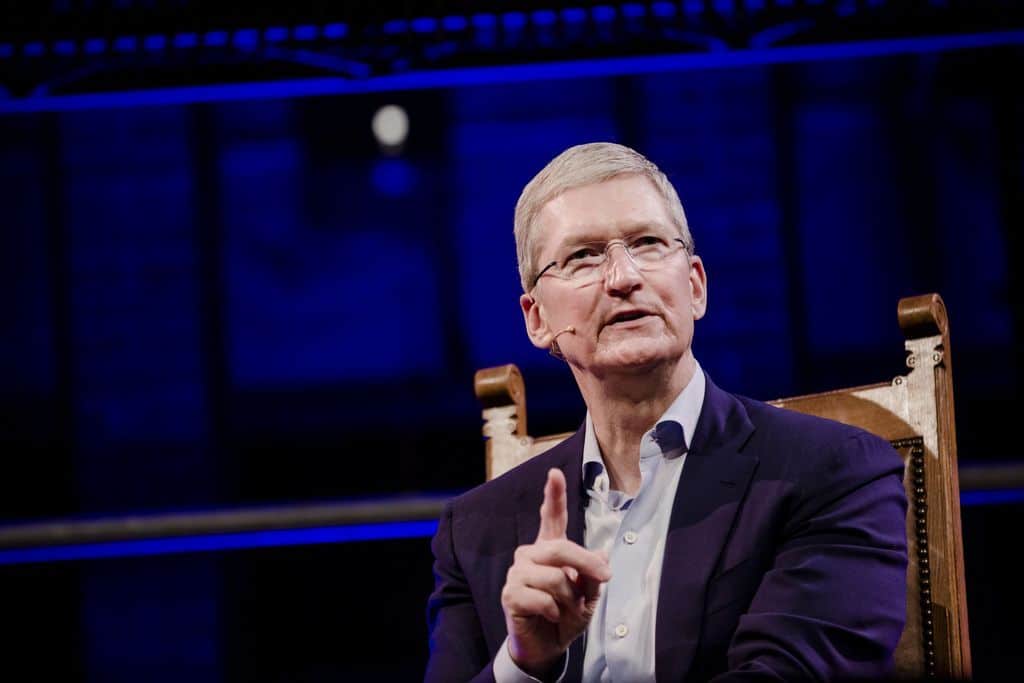 Apple CEO’su Tim Cook: İngilizce ile Vakit Kaybetmeyin, Programlama Dili Öğrenin