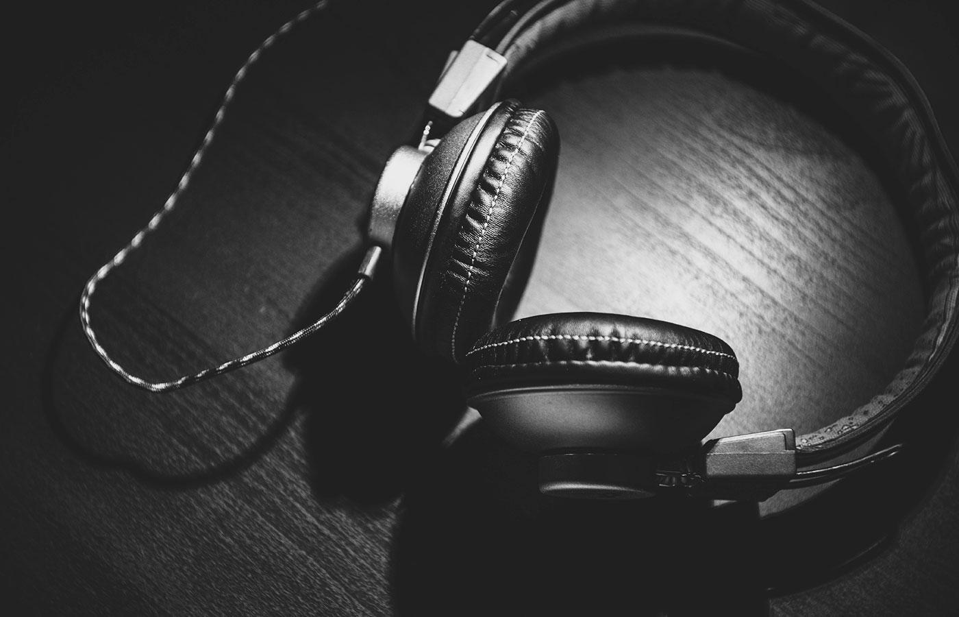 Müzik Dinlemenin En İyi Yolu: Çevrimiçi Müzik Uygulamaları Hakkında Bilgiler