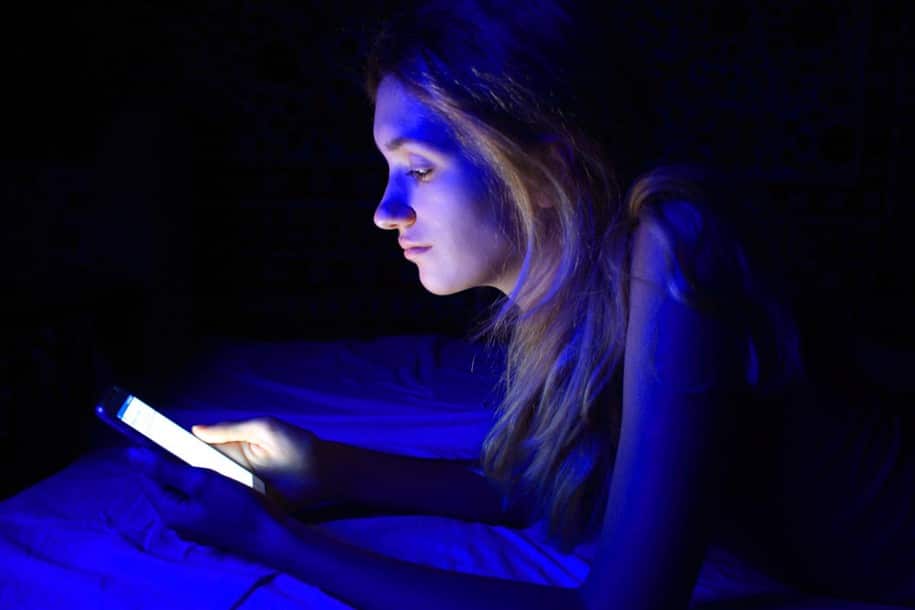 Araştırmalara Göre Mavi Telefon Işığı Görme Bozukluğuna Yol Açıyor