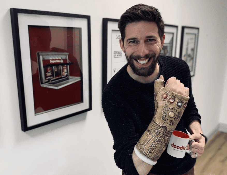 This Is How Admiration: He Turned His Cast Into Thanos’ Glove From Avengers After Breaking His Wrist