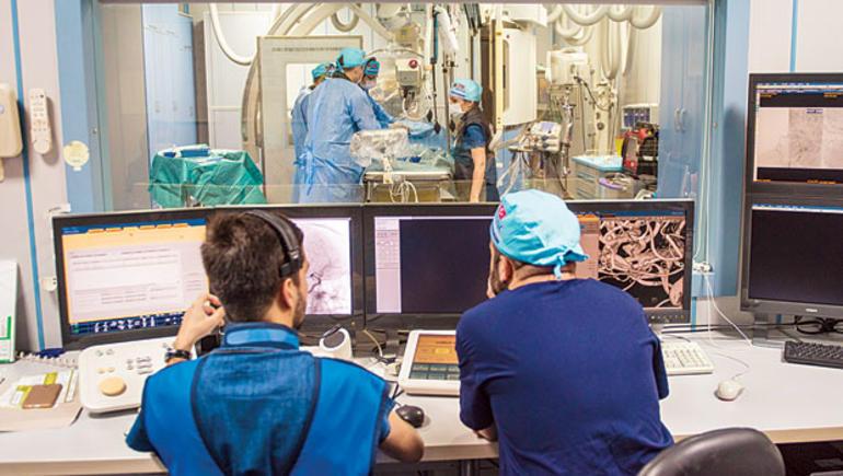 Cerrahpaşa’daki Ameliyatı Tüm Dünyadan 900 Nöroradyolog Canlı İzledi