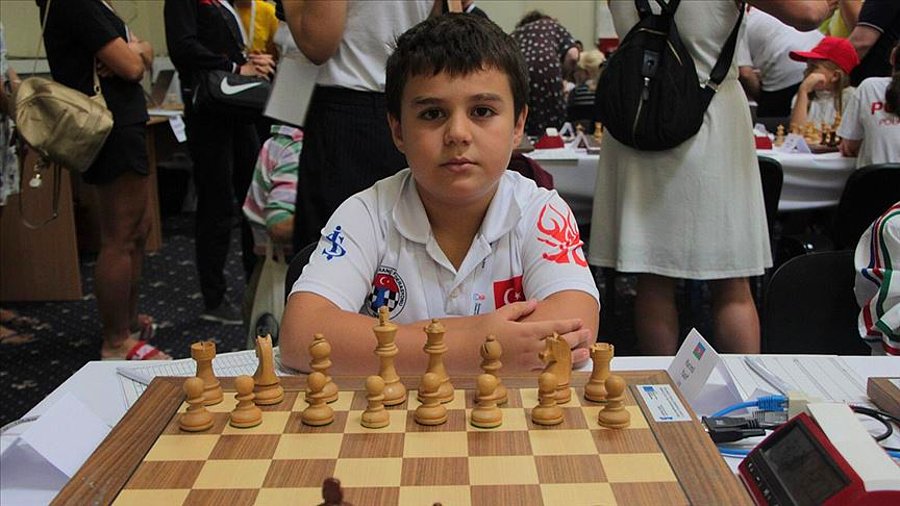 8 Yaşındaki Yağız Kaan Erdoğmuş, Satrançta Avrupa Şampiyonu Oldu