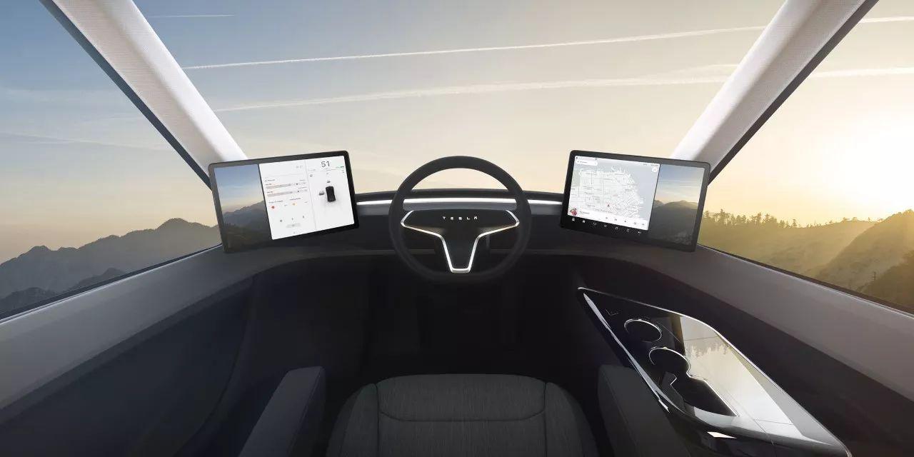 Elon Musk, Tesla’nın Elektrikli Kamyonunu ve Yeni Arabasını Tanıttı