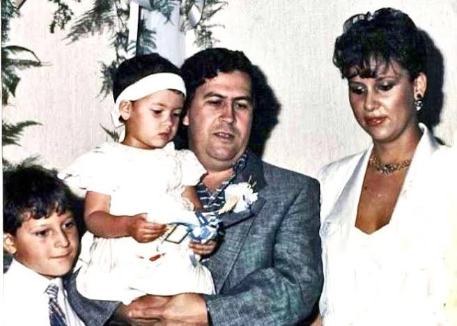 Escobar ve ailesi