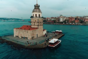 Kız Kulesi Hikayesi: İstanbul’un Sembolü Kız Kulesi’nin Tarihi ve Efsaneleri